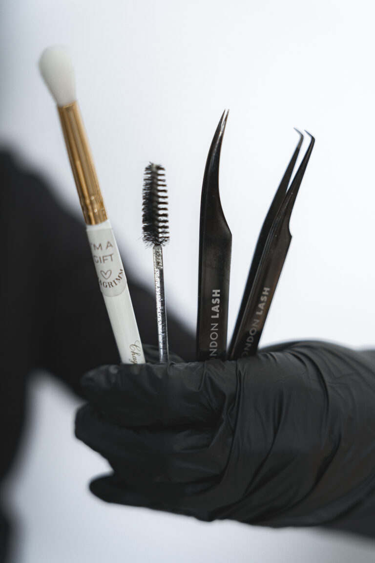 Photo produit d'extensions de cils lors d'une séance photo corporate en immersion à Bordeaux