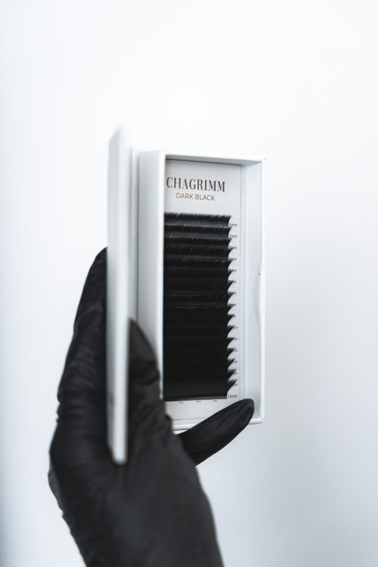 Photo produit d'extensions de cils lors d'une séance photo corporate en immersion à Bordeaux
